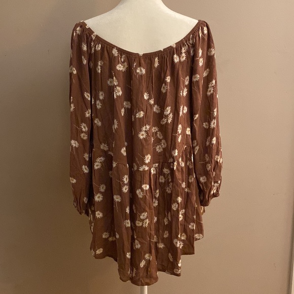 Francesca’s Miami Floral Off-Shoulder Bohemian Blouse - Picture 5 of 12